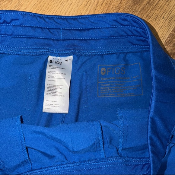 Royal Blue Figs Scrub Set - Size Medium - Picture 6 of 7